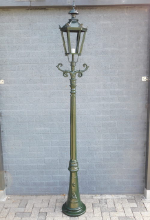 Klassieke lantaarn 'Barcelona' - buitenlamp met keramische fitting en glas, alu groen of zwart, 275cm