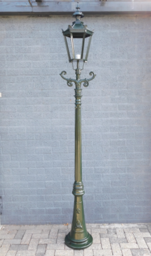 Klassieke lantaarn 'Barcelona' - buitenlamp met keramische fitting en glas, alu groen of zwart, 275cm