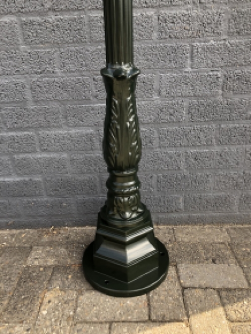 Buitenlamp, lantaarn met keramische fitting en glas, gegoten aluminium paal, groen of zwart, met koperen XL vierkante kap, hoog 250 cm